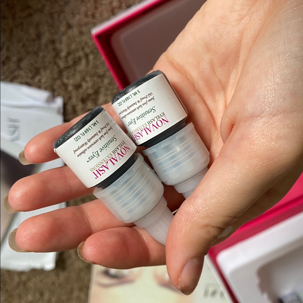 Novalash sensitive glue